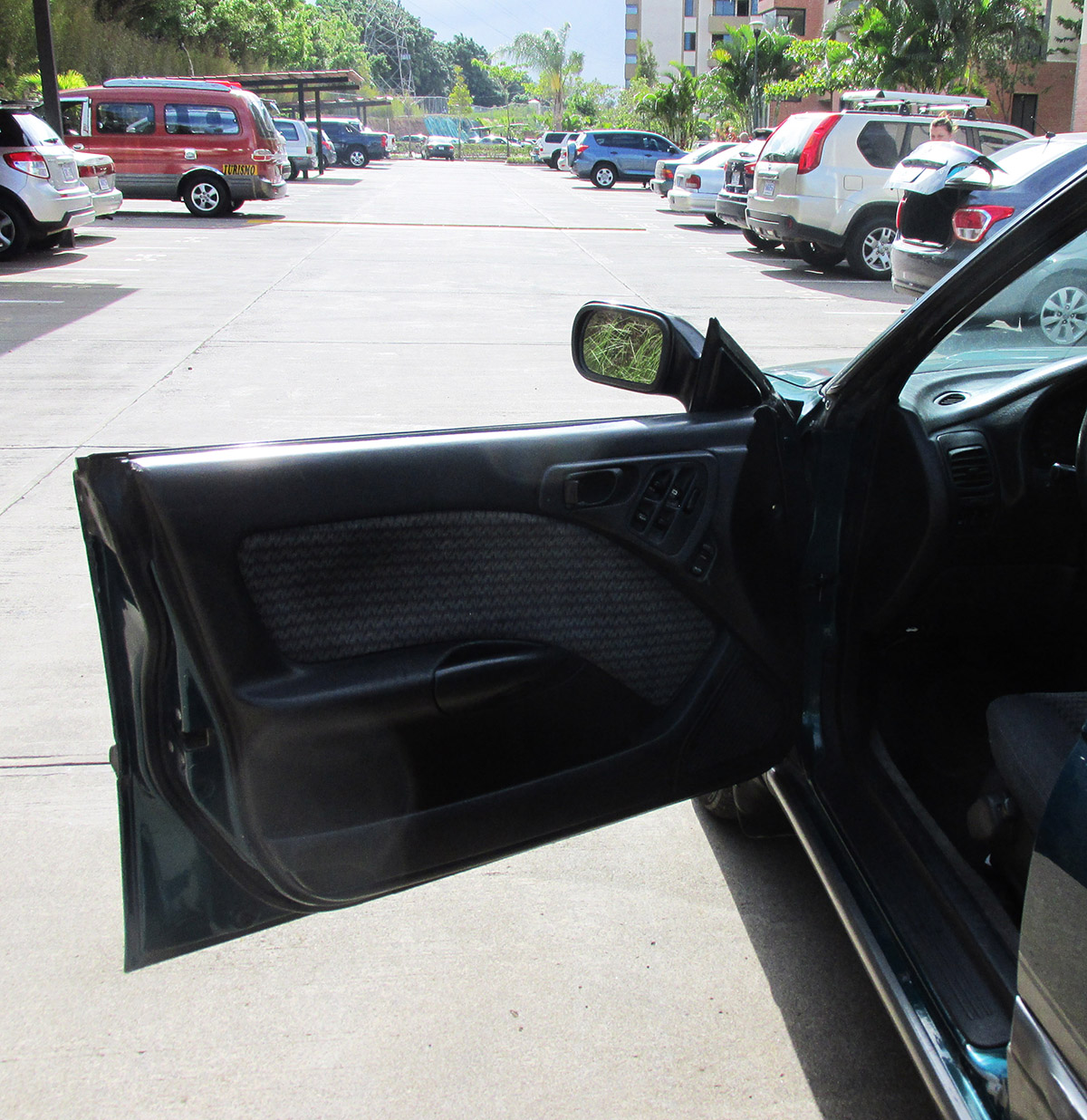 1998 Subaru Legacy Outback pillarless door