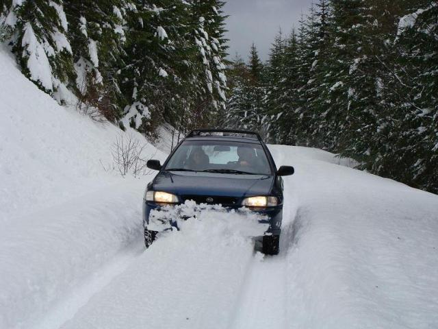 Subaru Legacy Outback in snow